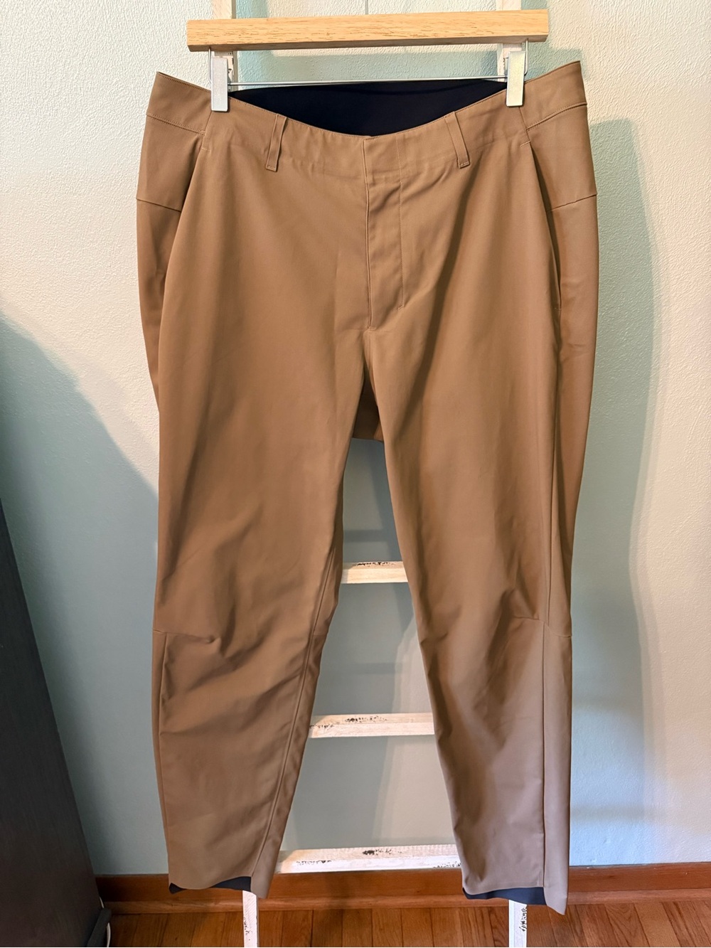 Lululemon Easy Commute Pants Water Repellent Tan Khaki Men Size 36 Reflective